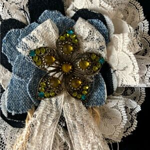 Rosette/ corsage pin